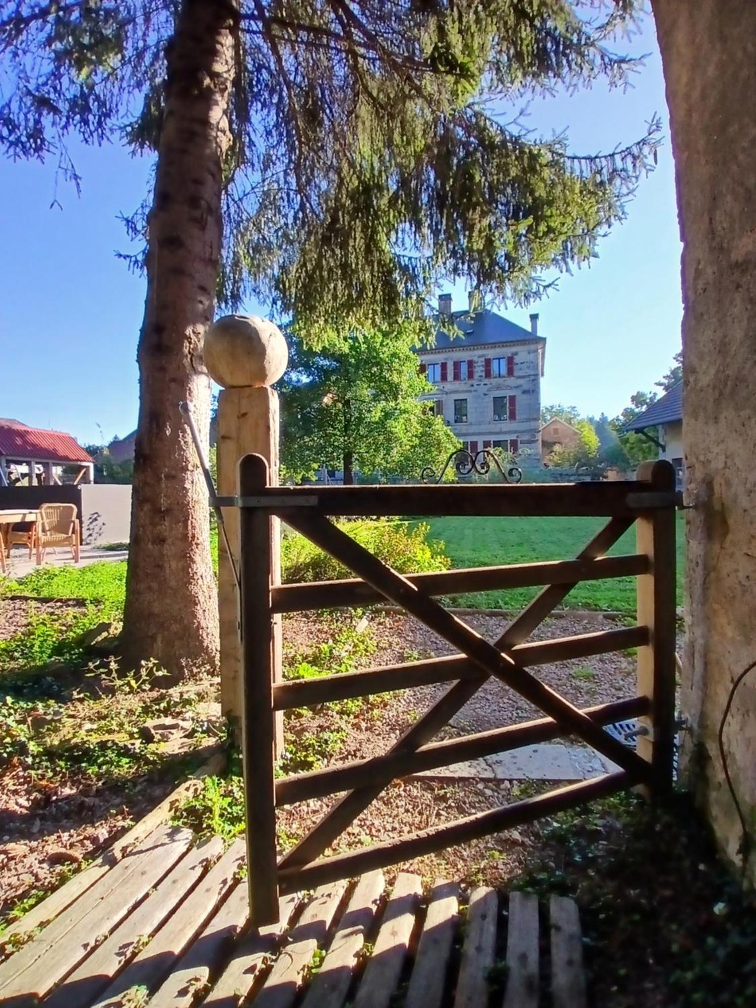 Manoir La Cerise Bed and Breakfast Fougerolles-Saint-Valbert Εξωτερικό φωτογραφία